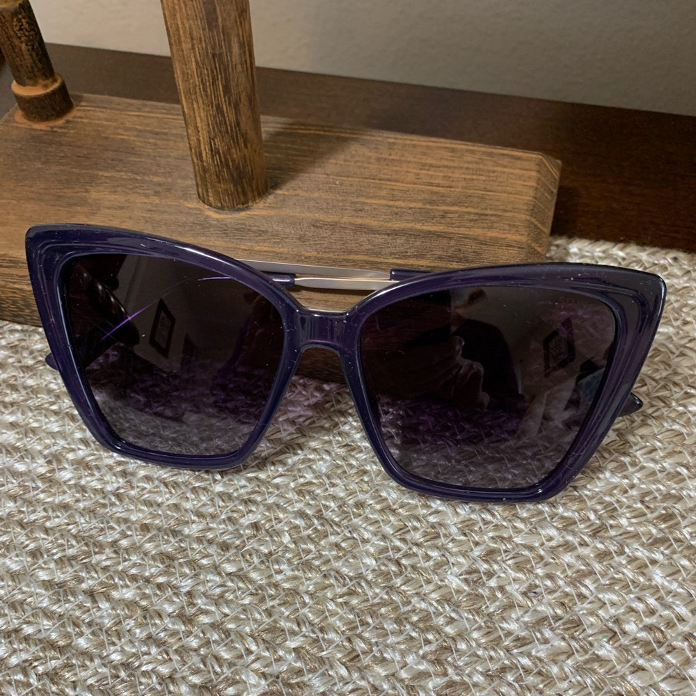 NWOT SOJOS Women’s Violet Sunglasses